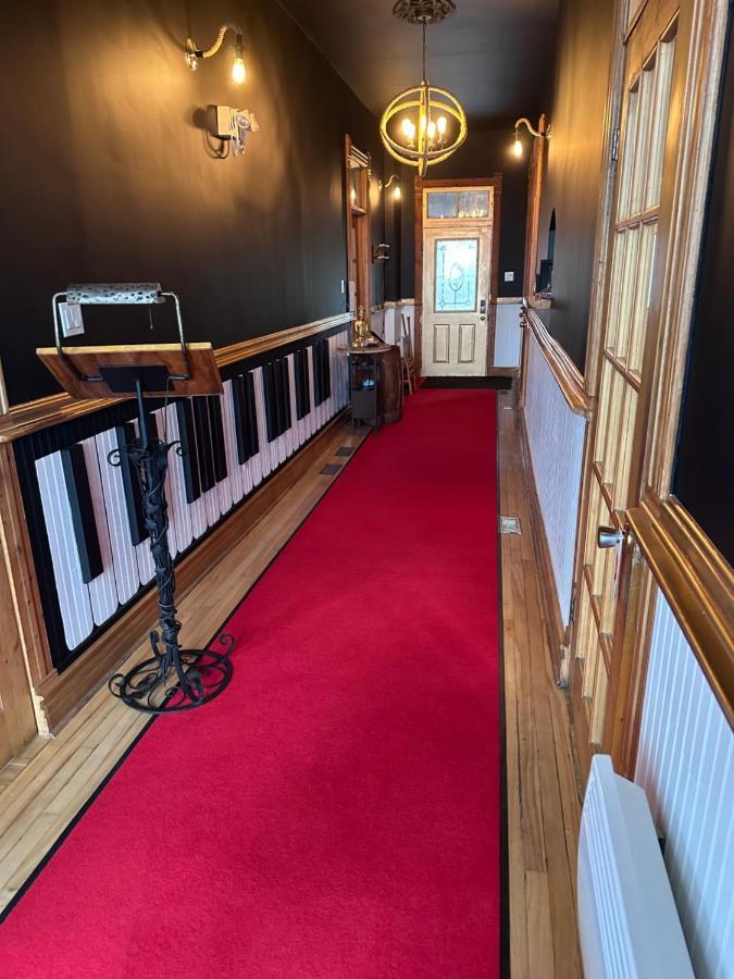 Auberge Et Bistro Namaste Lachute Exterior foto