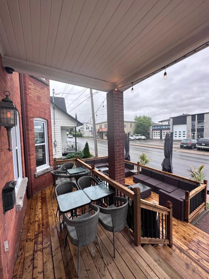 Auberge Et Bistro Namaste Lachute Exterior foto
