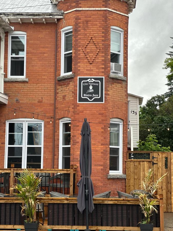 Auberge Et Bistro Namaste Lachute Exterior foto