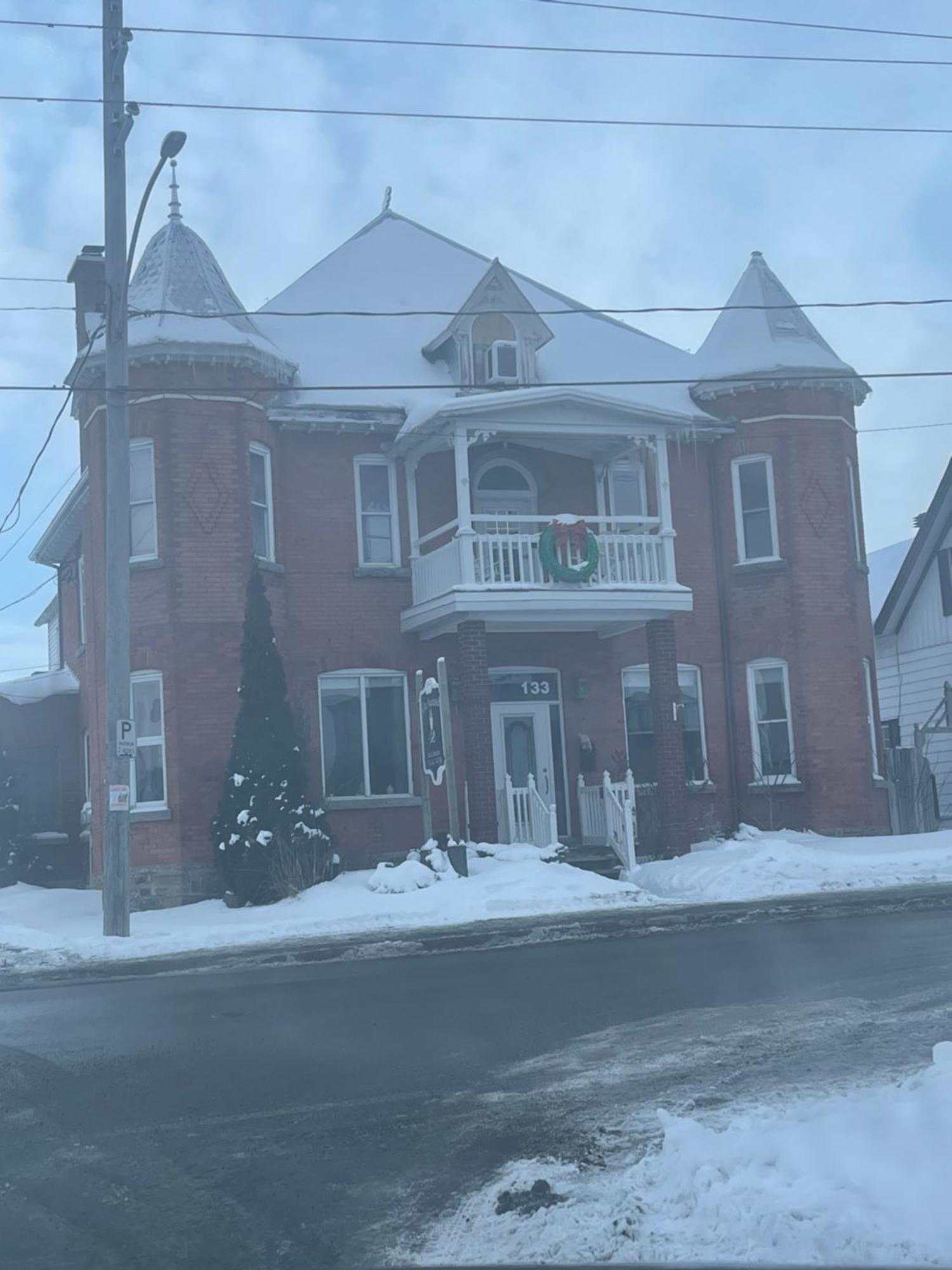 Auberge Et Bistro Namaste Lachute Exterior foto